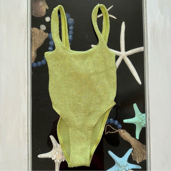 Bond-Eye Mara One Piece - Picture 1 of 3